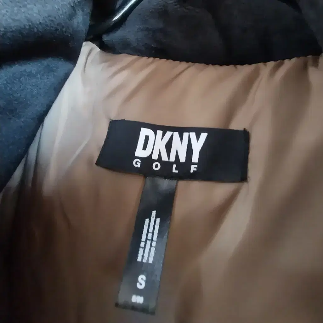 DKNY 구스패딩