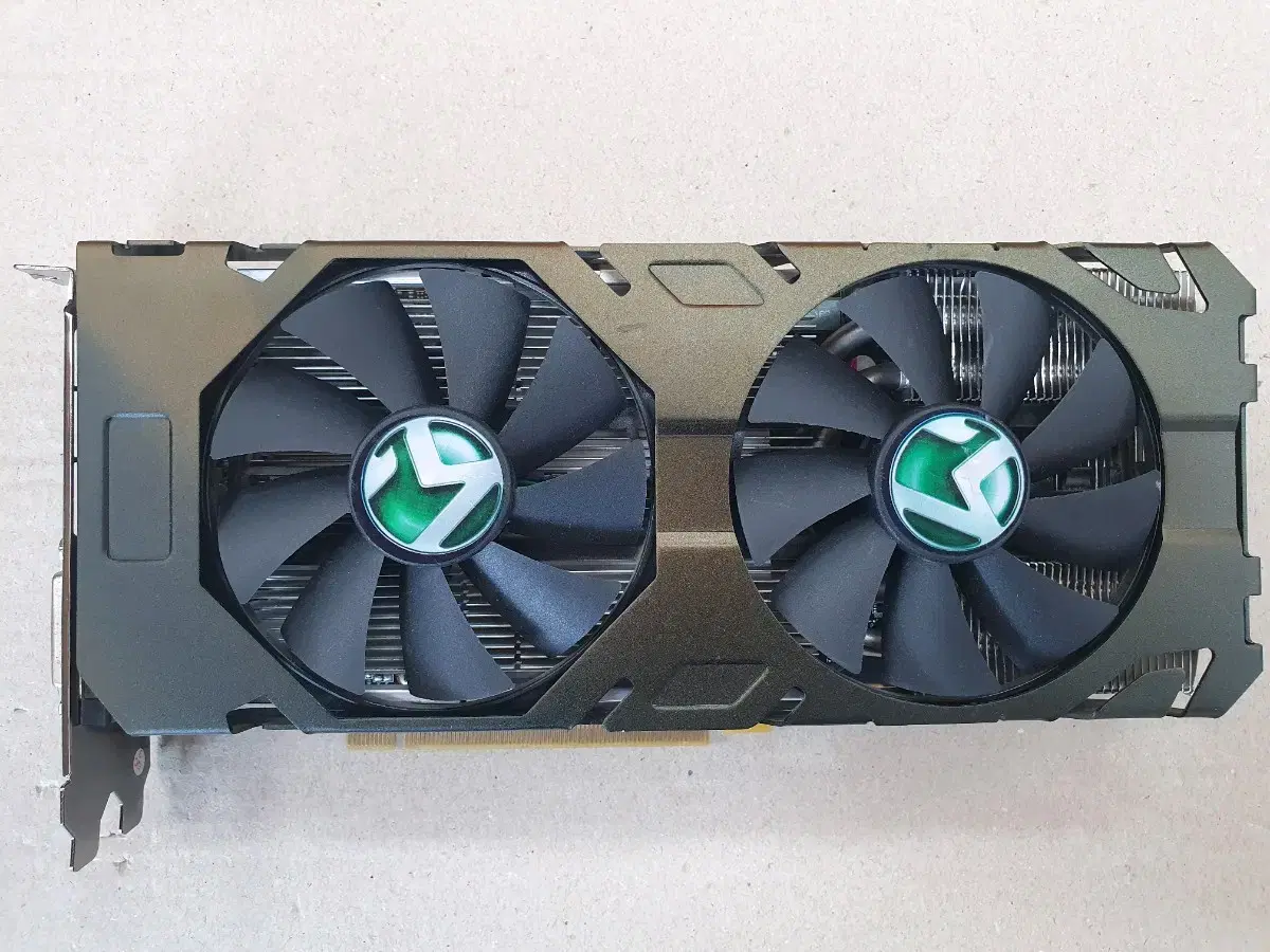 라데온 RX580 4GB 팝니다