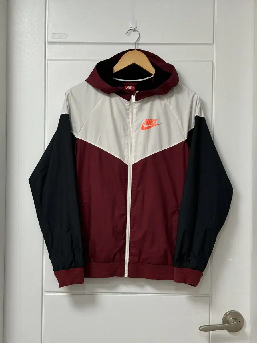 Nike Running Windbreaker XL (Less than 5 runs)