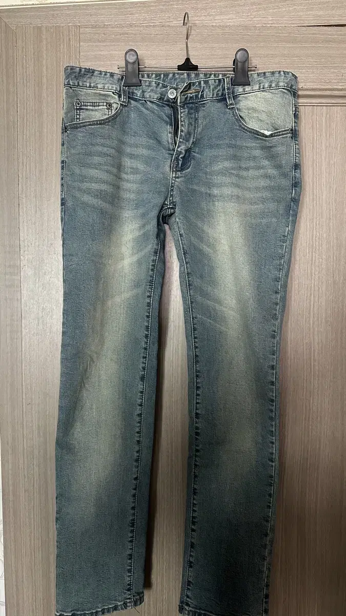 Several pairs of men's jeans, size 32 L, for sale