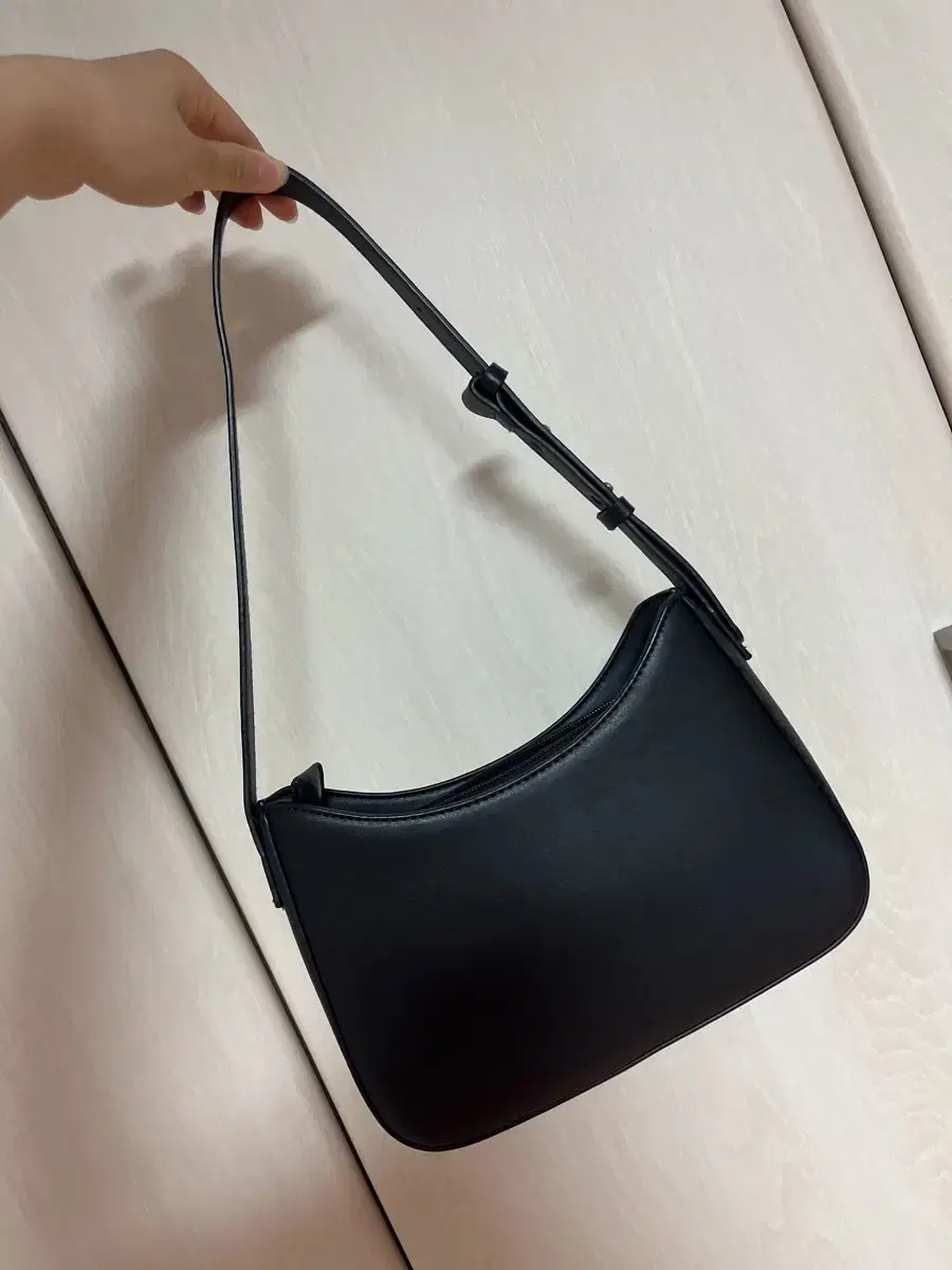 Women's Basic Shoulder Bag Black