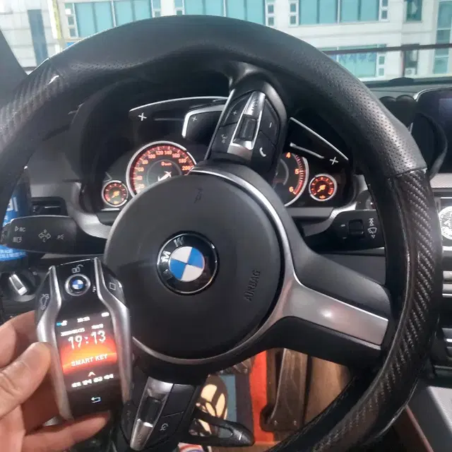 BMW 고성능 M시리즈 스페어키로 최신형 LCD 디지털키 추가 제작