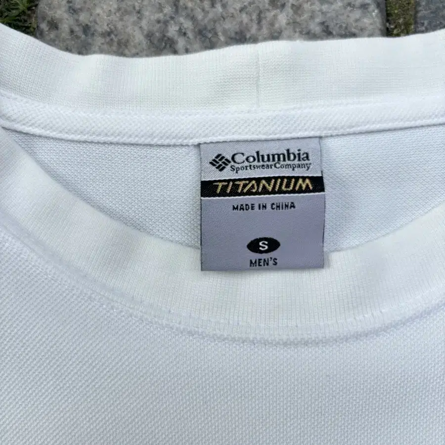 Columbia japan Titanium 카모플라쥬 로고 타셔츠