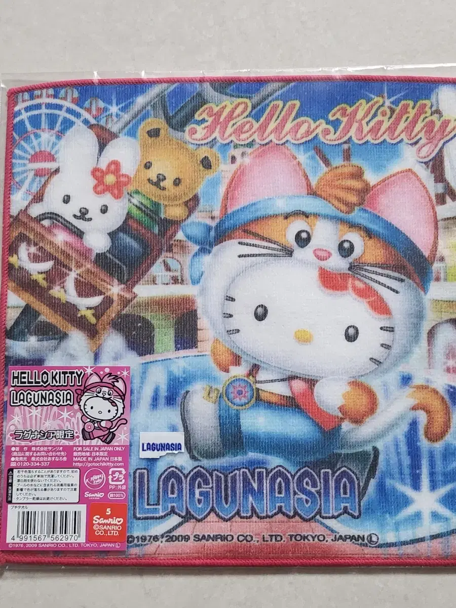 ClassicsKitty LacunasiaTheme ParksKitty Hello KittyHandkerchiefs