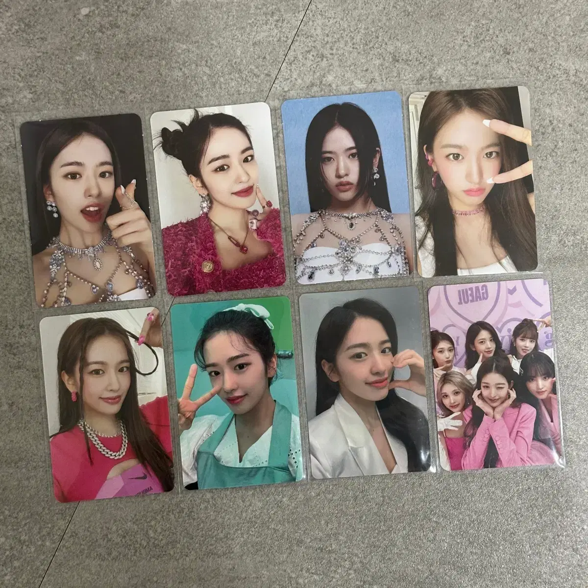 Ive ahn yujin selling 8 photocards in bulk.