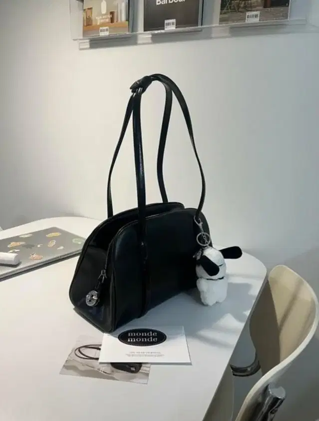 몽드몽드 moment medium shoulder bag black