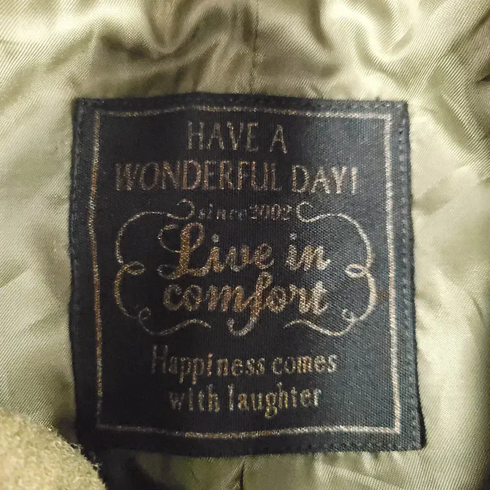 LIVE IN COMFORT 카키 올리브 라운드카라 폴리 울 혼방 더블버