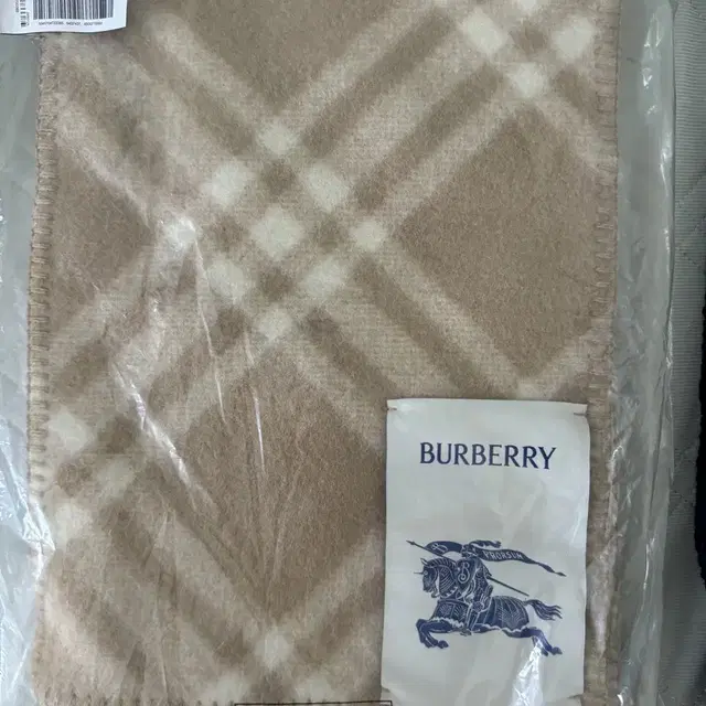 [정품, 새제품] Burberry, 버버리 신형 머플러