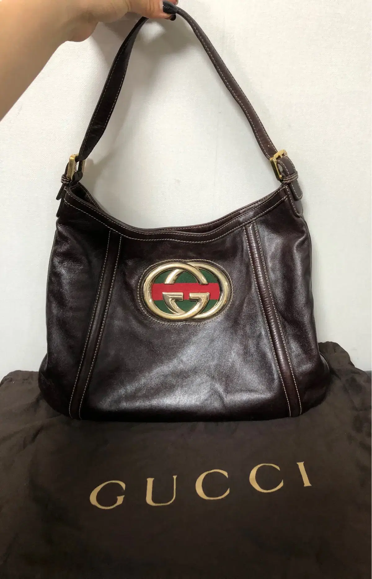 Gucci(구찌) 레더 금장 로고 호보백 정품입니다 가죽숄더백