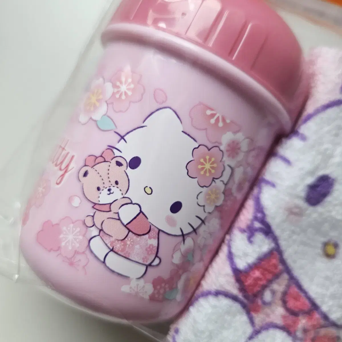 Hello Kitty handkerchief storage box set