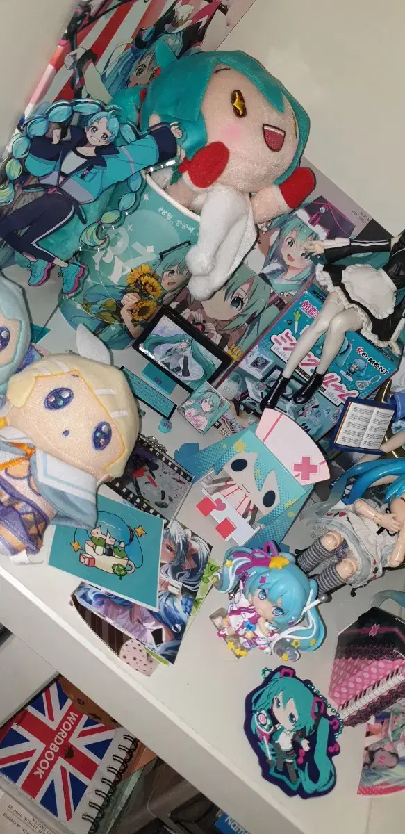 Sell or wts Hatsune Miku merchandise