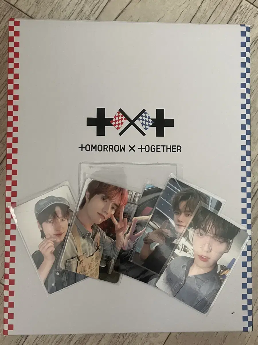 TXT Moa Kit with 4 photocards