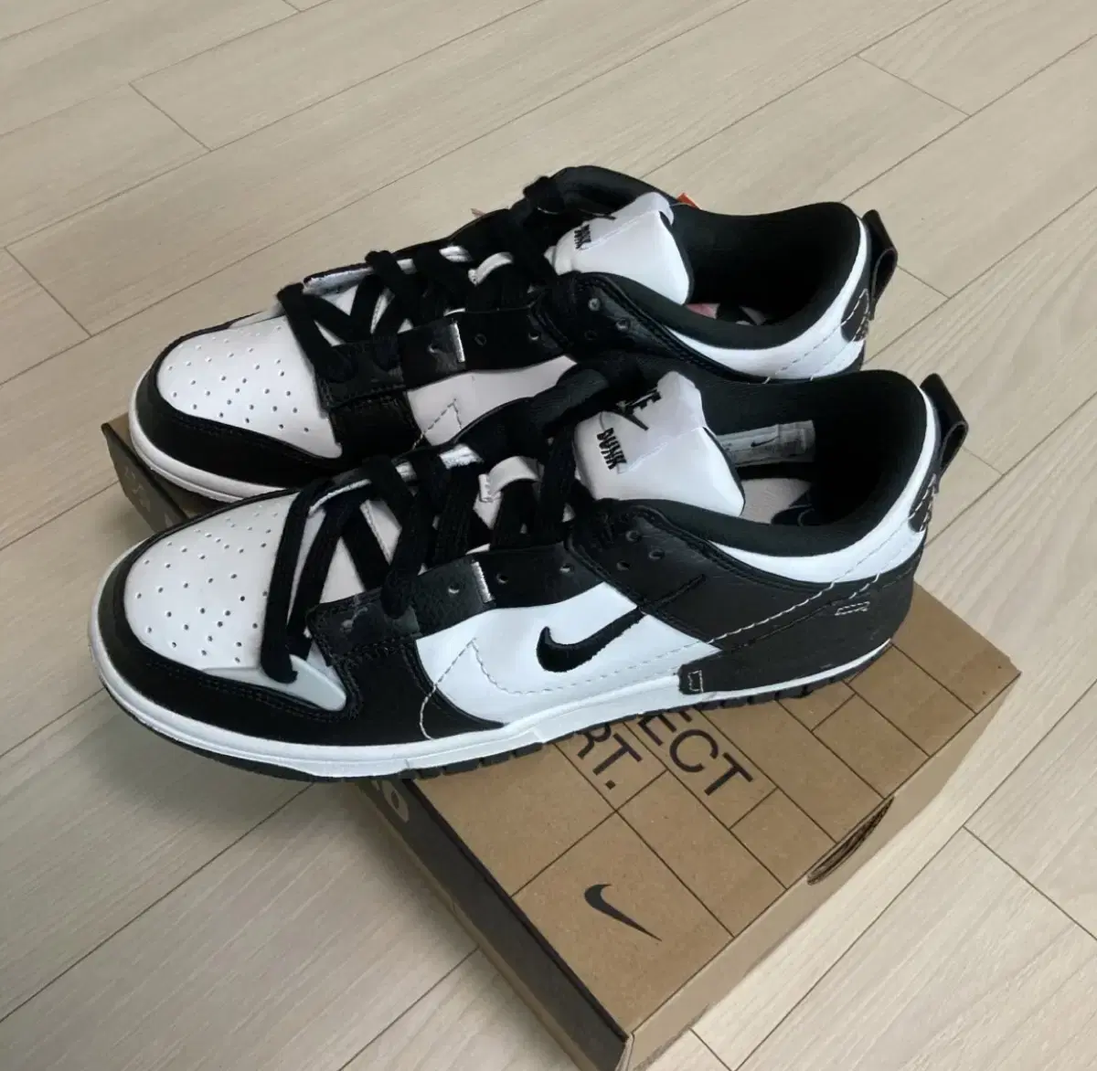 (50.0 today only)Nike Shoes Dunk Low Disrupt 2 Black White 245