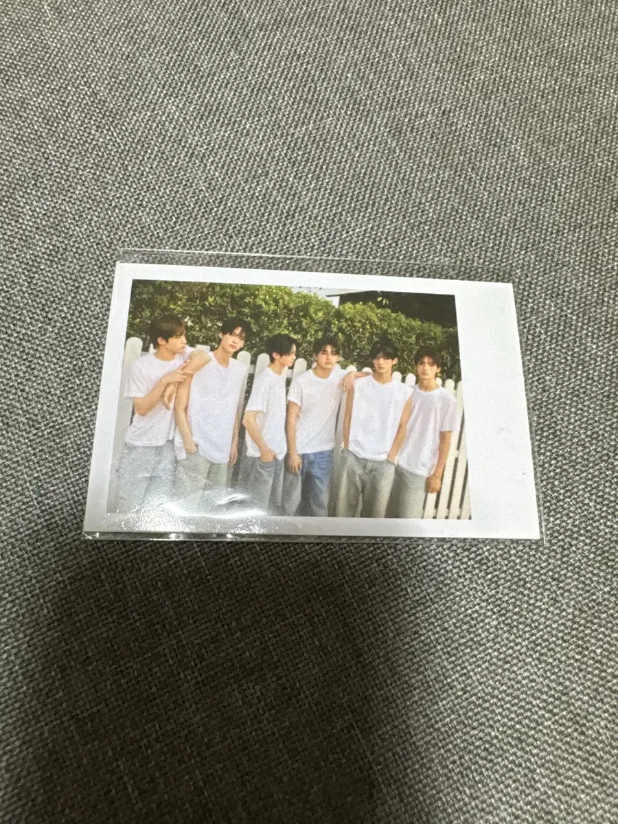 Tours aladin pre-order benefit Group photocards