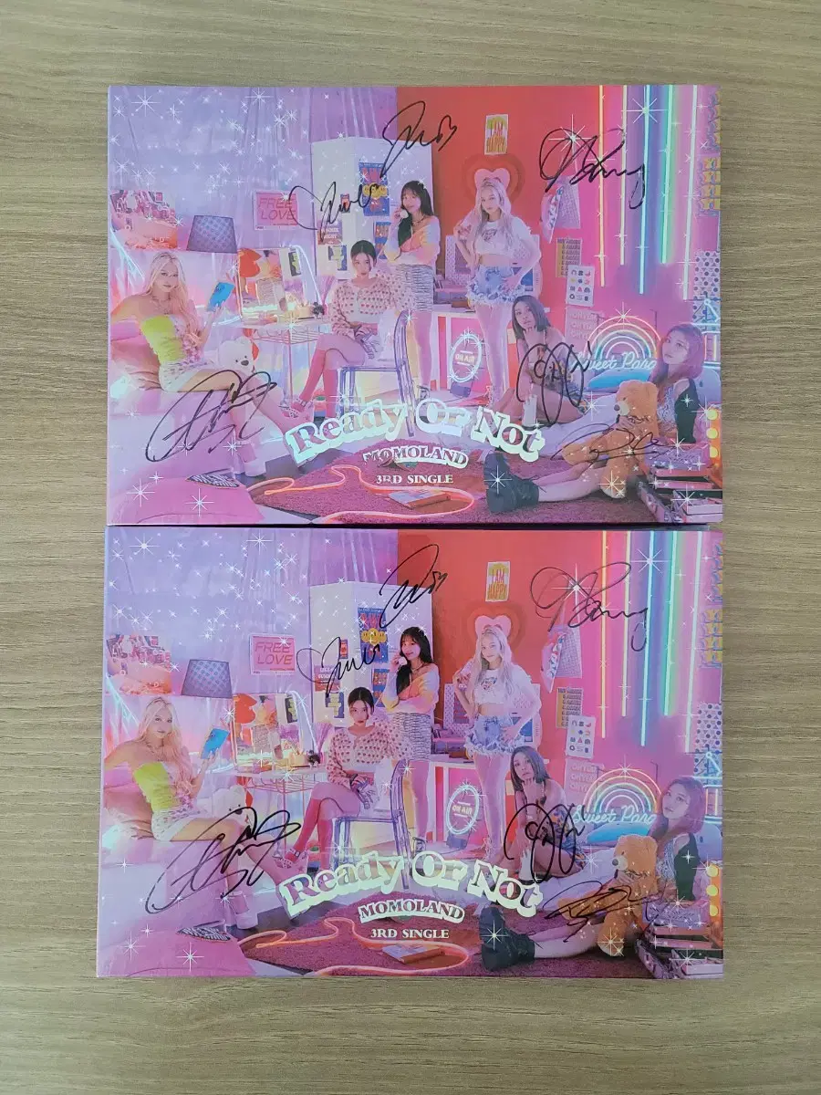 2 x signature album written by Momo Land