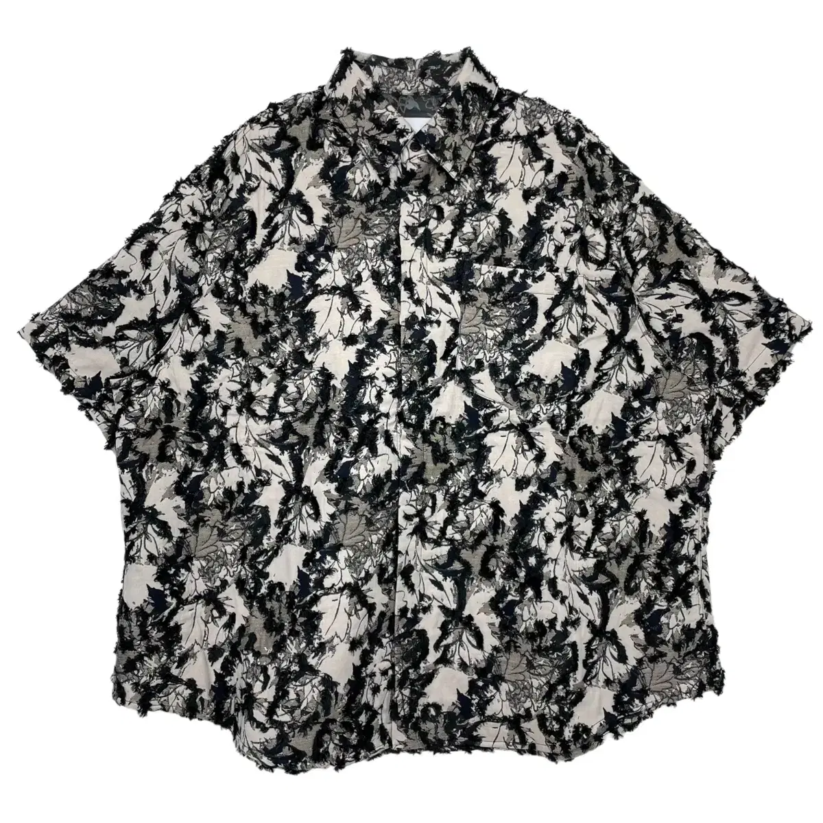 White boxgallery patterned overfit short sleeve shirt