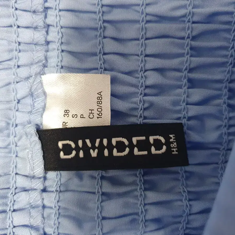 특가새)H&M DIVIDED 스퀘어넥 스모크밴딩 퍼프 원피스.면100