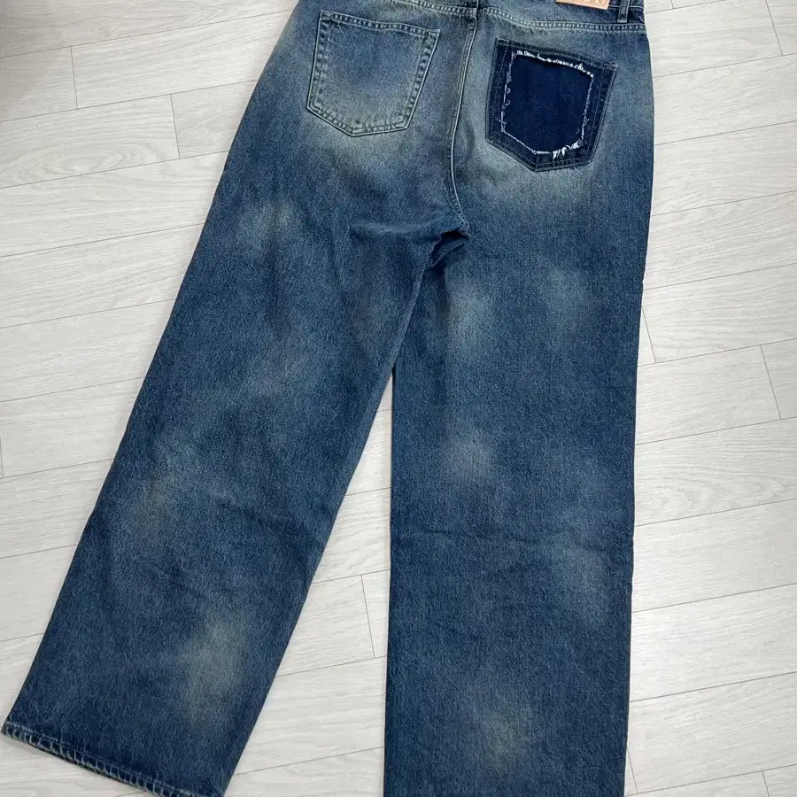 마틴플랜 Contrast Laser Jeans - BLUE 50사이즈