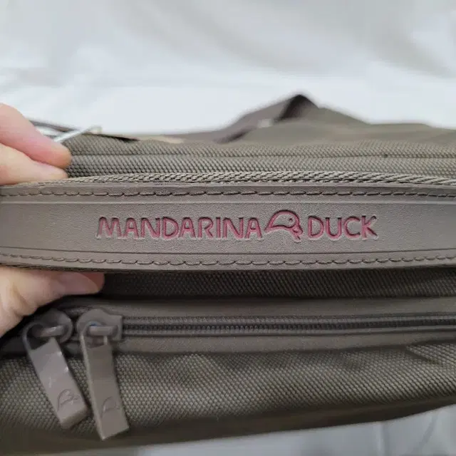 만다리나덕 MANDARINA DUCK 서류가방