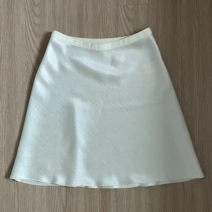 얼바닉 sylvie satin skirt 아이보리 s사이즈