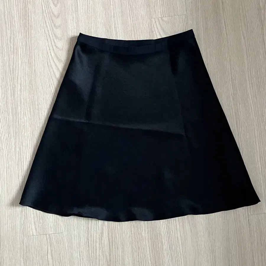 얼바닉 sylvie satin skirt 블랙 s사이즈