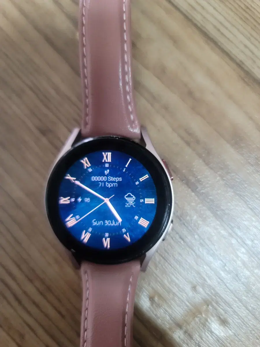 Galaxy Watch 4 40 preview rose gold (with original charger, no box)