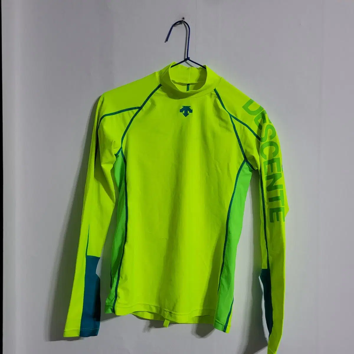 Descent Rashguard Size S