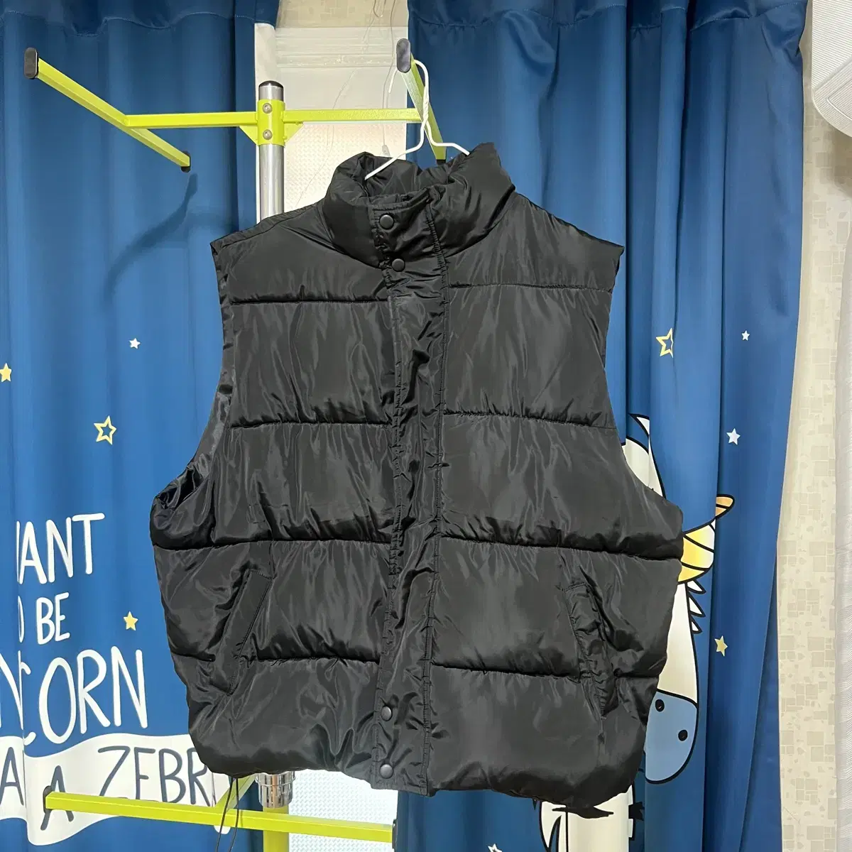 Unisex padded vest