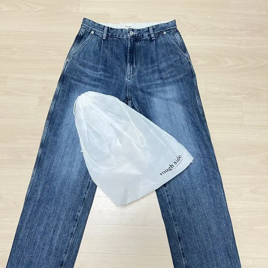 러프사이드 Drape Denim Pants Light Blue