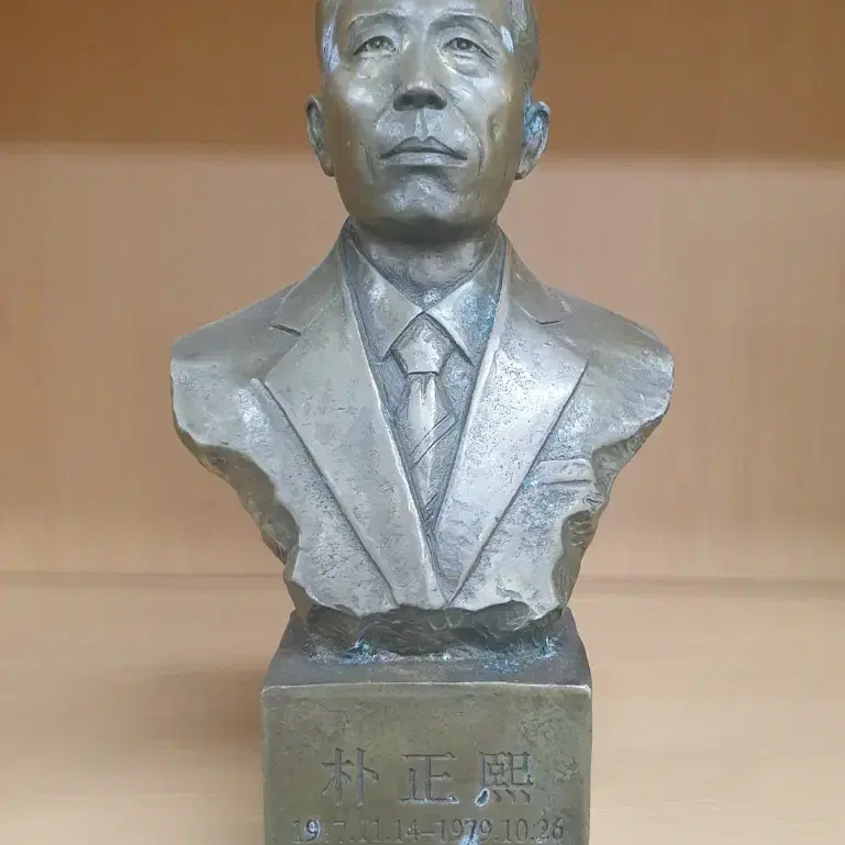 위인 동상 이순신, 김구, 박정희,김대중님