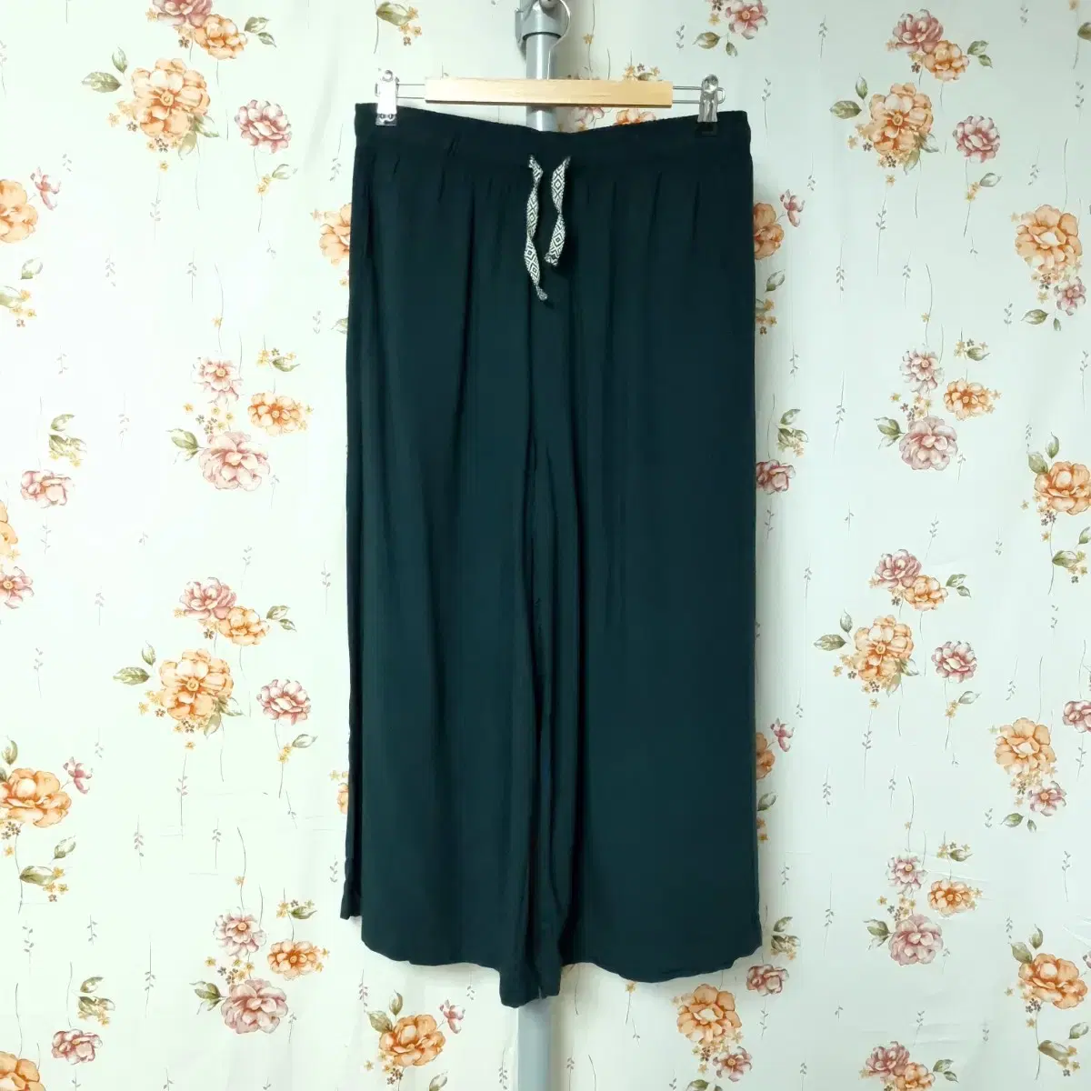 30) Datum Rayon wide pants Dark green-khaki