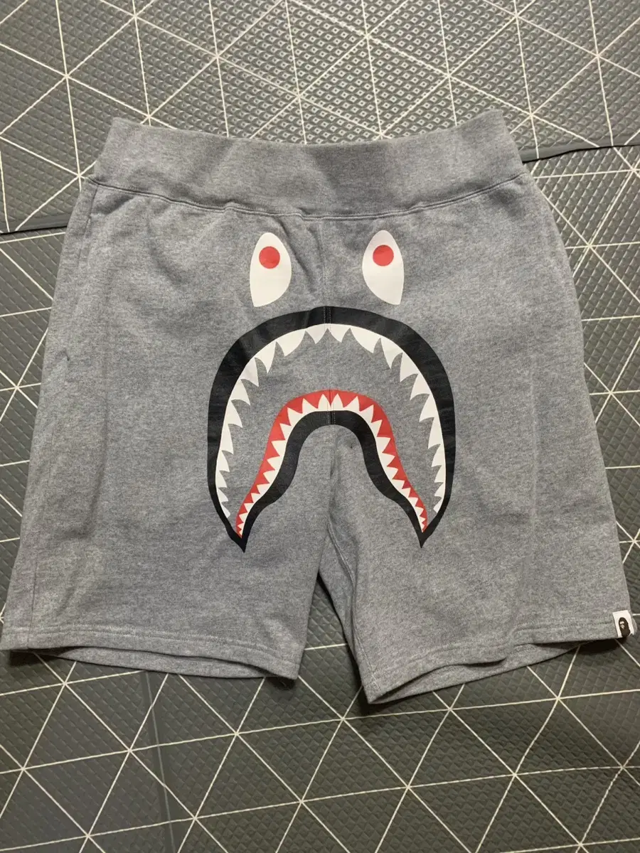 Vape Gray Shark Shorts M sells