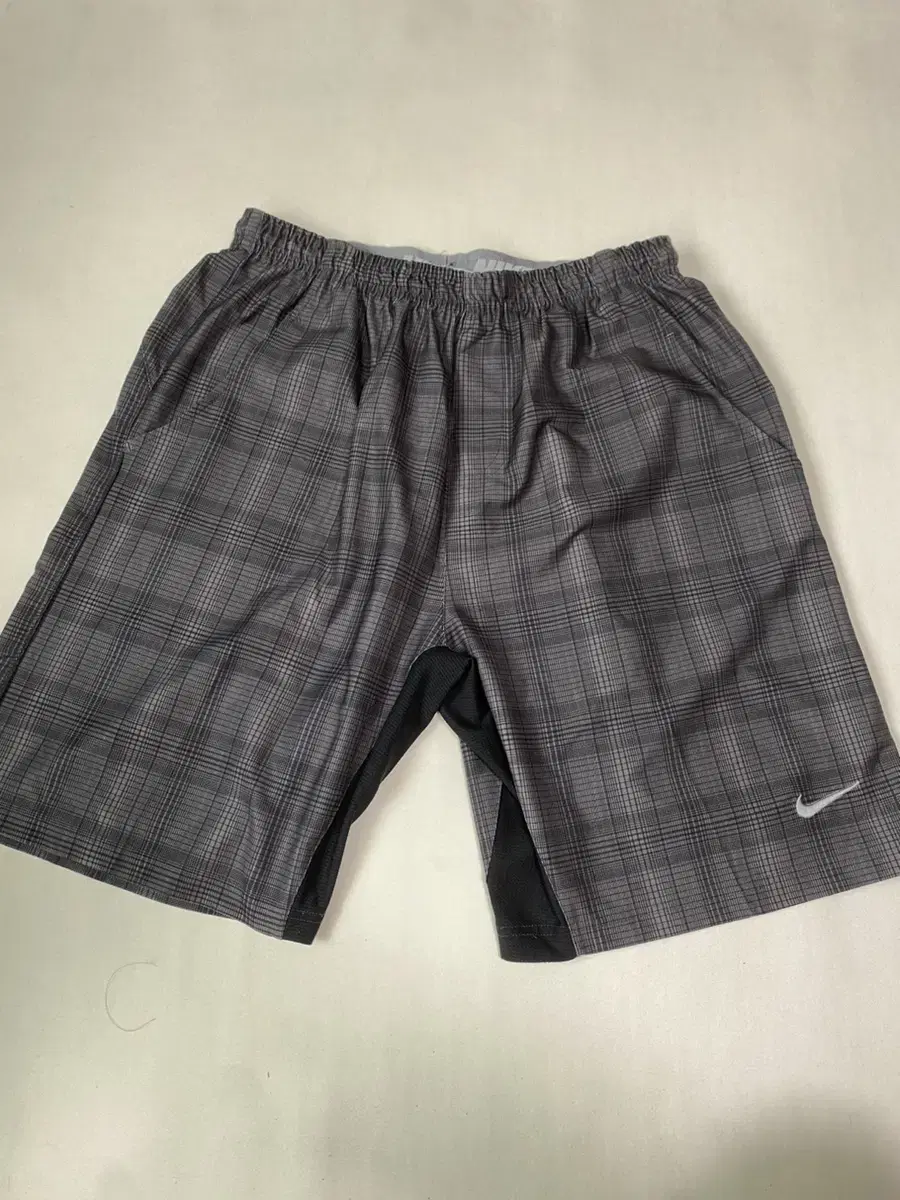 (105) 00s Nike Warm-Up Shorts Gray