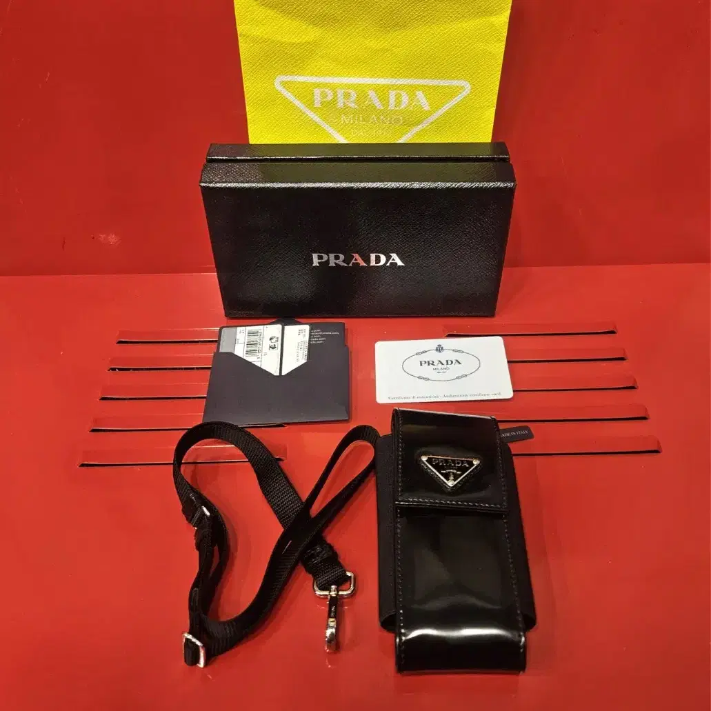 PRADA 프라다 송아지가죽 휴대폰 가방 Free size