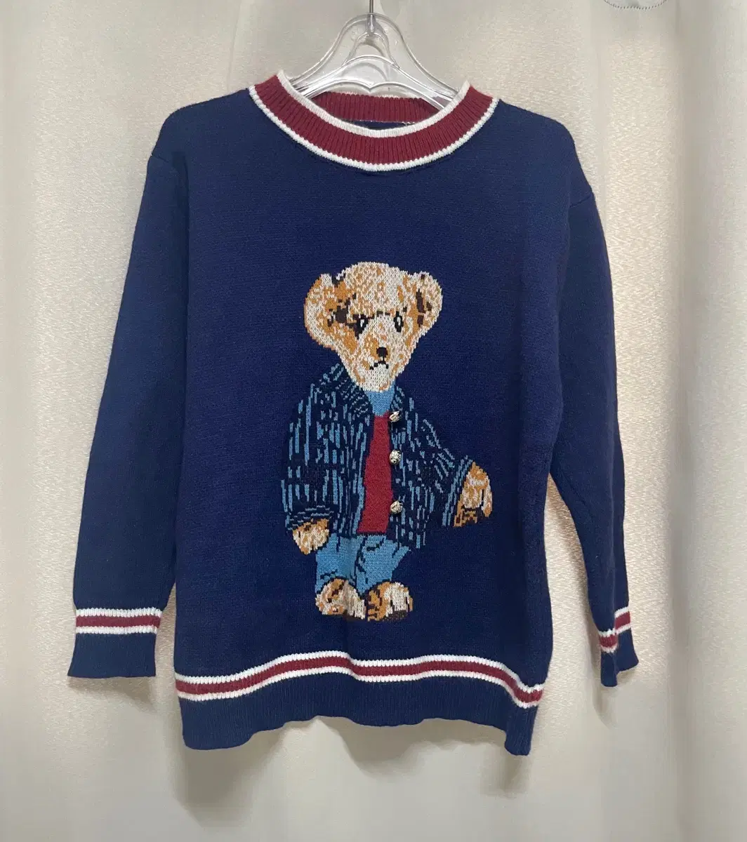 Bear-shaped knit