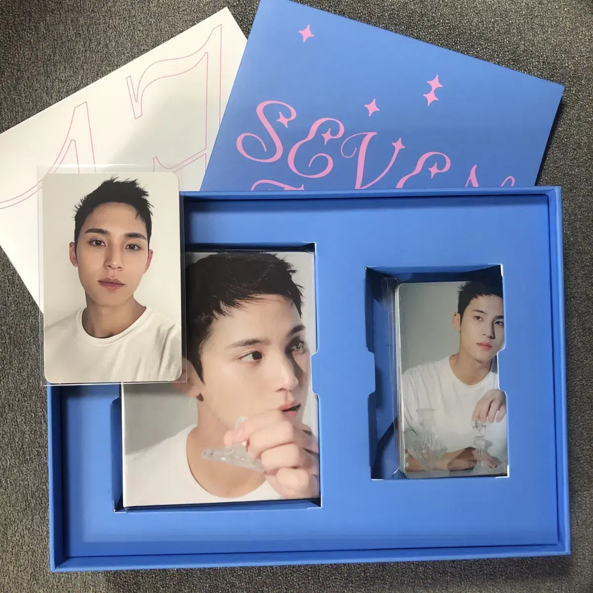 Sources)) seventeen divergent carat vahn mingyu photocard weverse pre-order benefit bulk