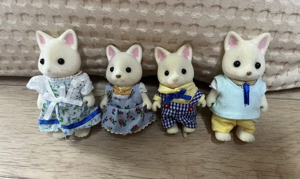 Sylvanian Silk Cat Family