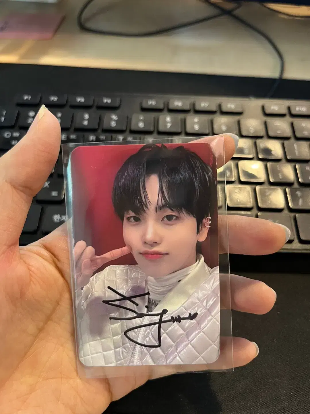 Cravity song hyeong jun Autographed Photocard