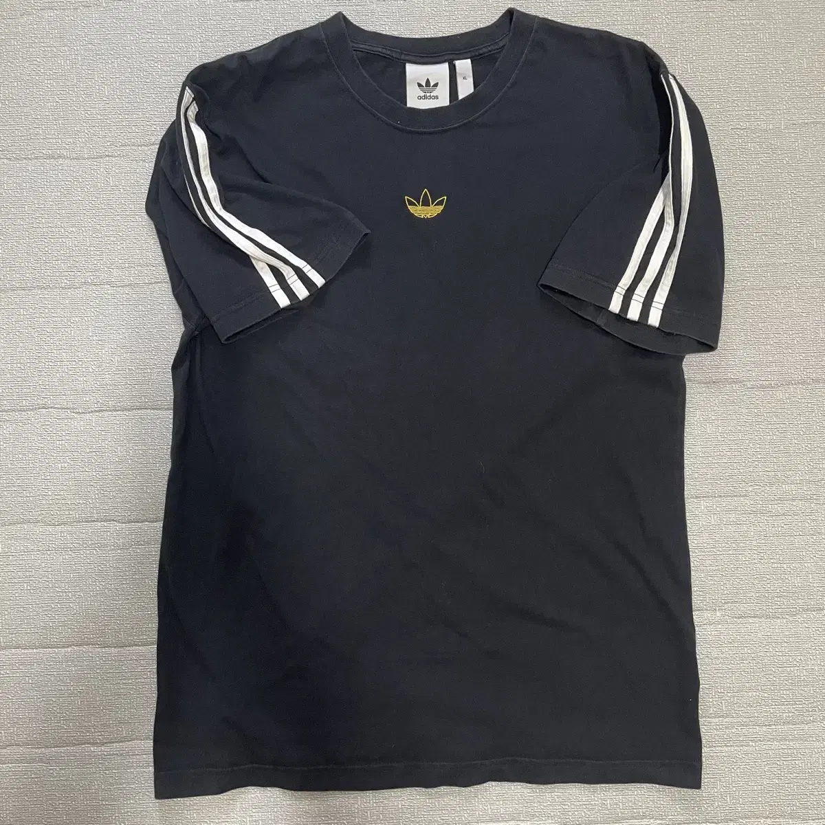 adidas Tricolor Flame Logo Short Sleeve /XL