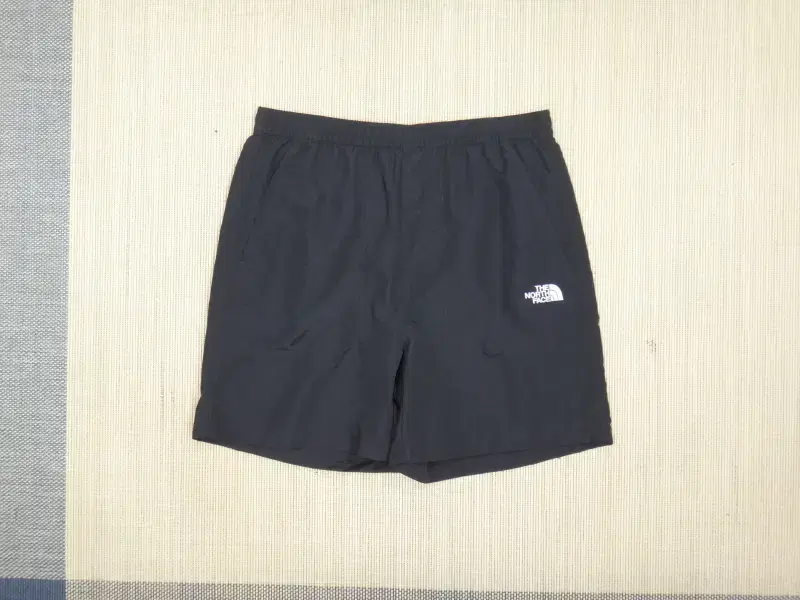 (30-31 inches) The North Face White Belly Pismo EX Shorts