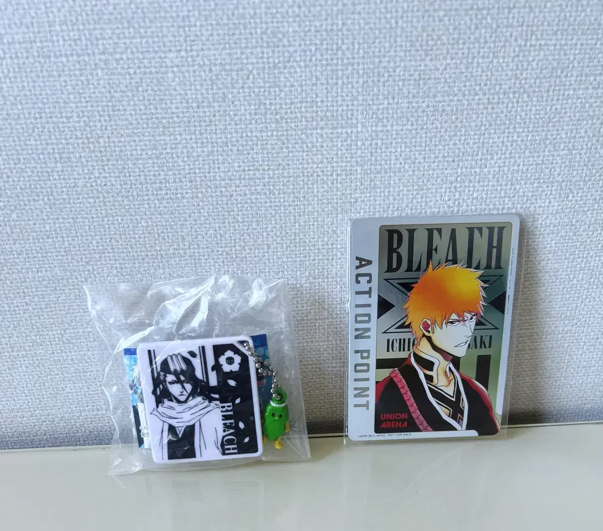 Bleach Byakuya Mirror keyring Gacha + Ichigo kards