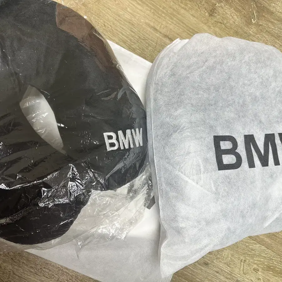 BMW 목쿠션 목베게 팝니다. 새상품