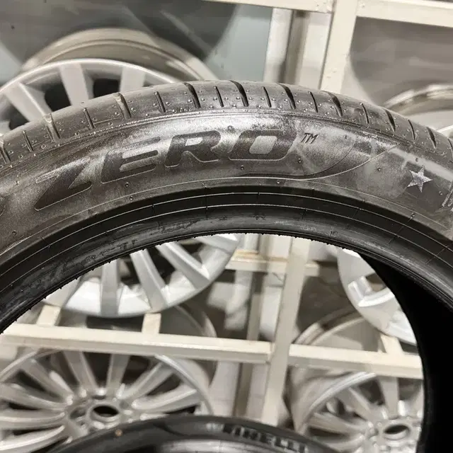 신형 BMW 520i 타이어 PZERO MO*245/45R19 임판급