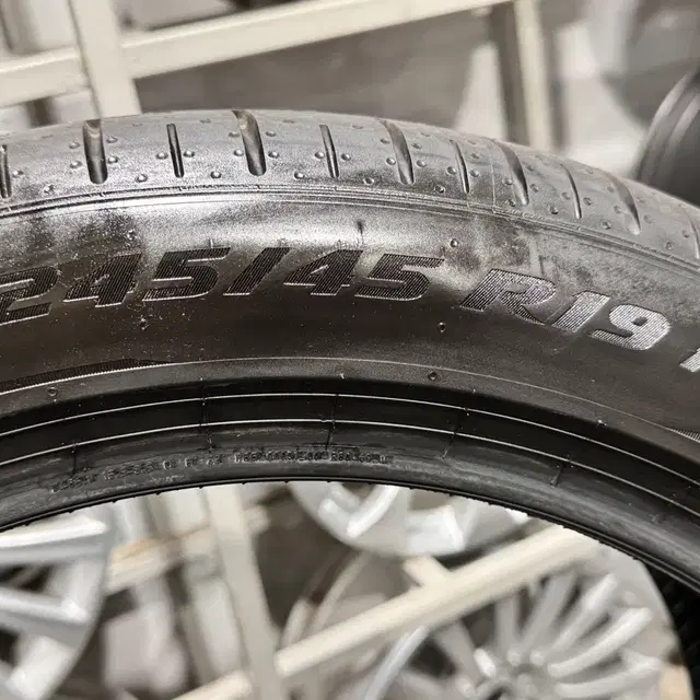 신형 BMW 520i 타이어 PZERO MO*245/45R19 임판급