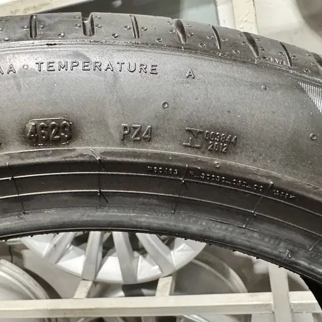 신형 BMW 520i 타이어 PZERO MO*245/45R19 임판급