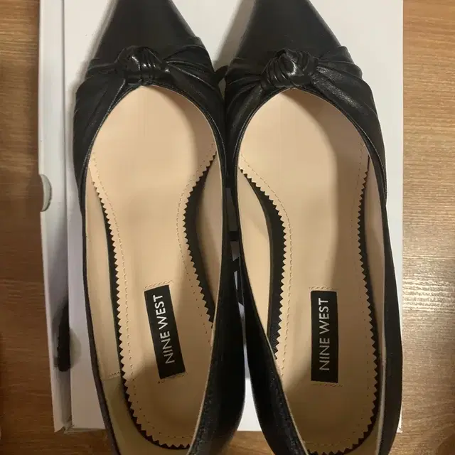 NINE WEST(나인 웨스트) 양가죽 비양카 힐 235