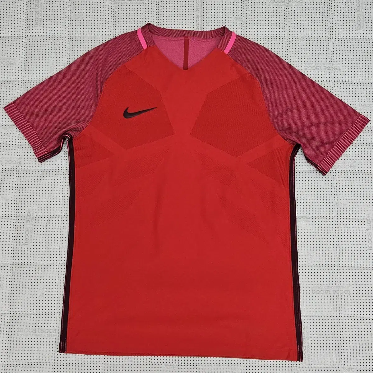 Nike V-Neck Short Sleeve Tee Men100