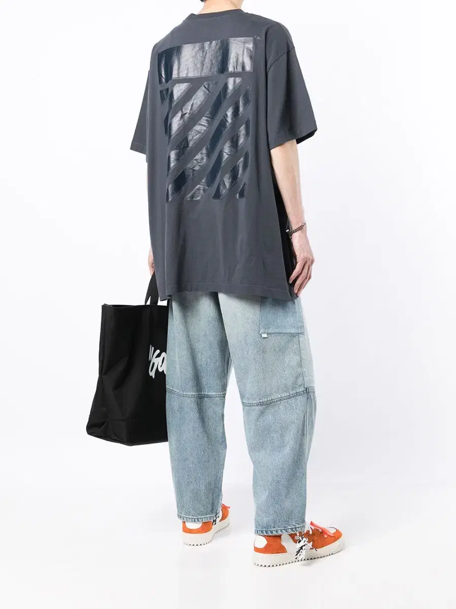 Off-White Diagonal Space T-Shirt Boxy Fit OMAA038S22