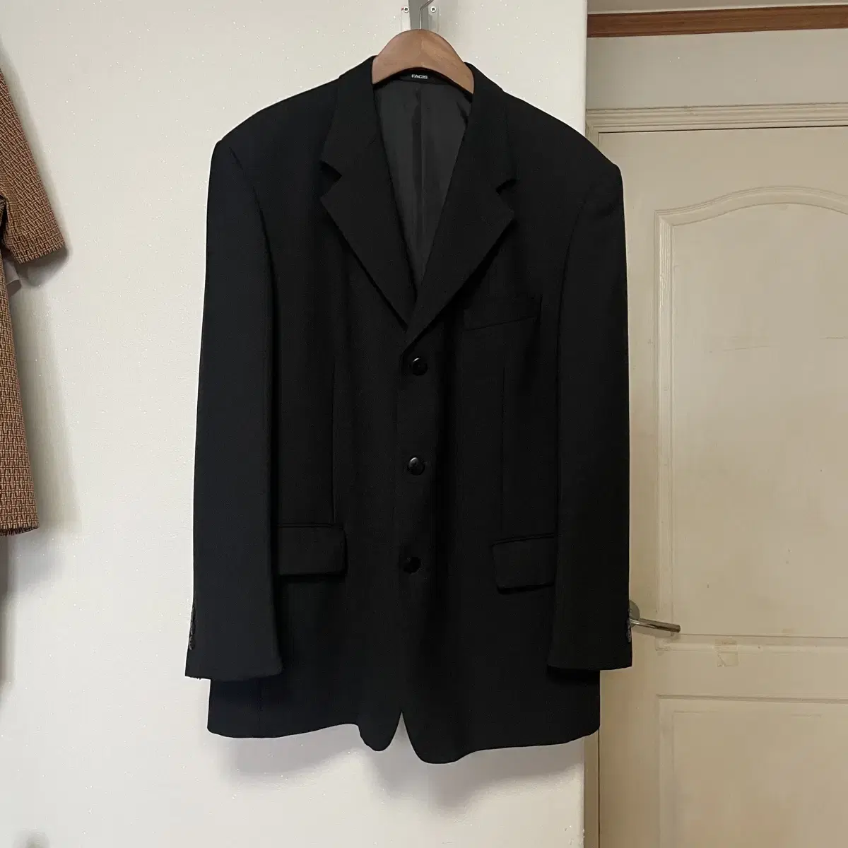 Italian Overfit 3-Button Blazer Black