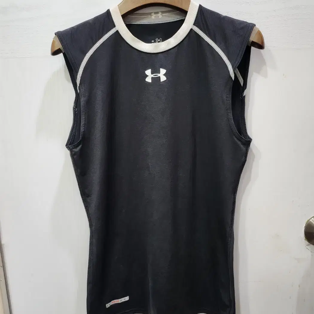 105,XL )) UNDER ARMOUR  언더아머 나시티셔츠!